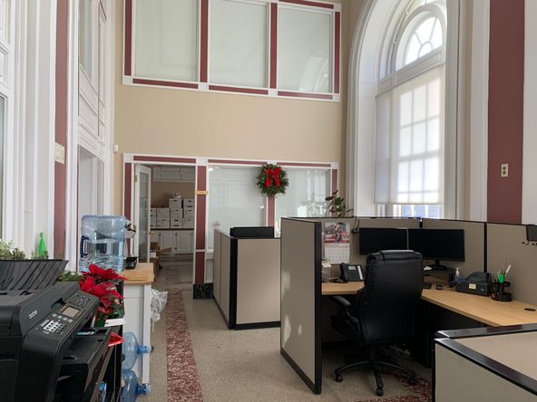 Amesbury Building : 100 Main St, Amesbury, MA 01913